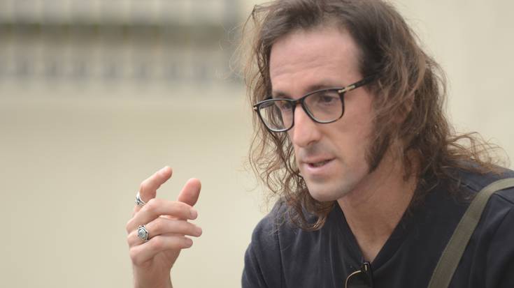 "Poseaz aspertuta, mamia botatzen dut faltan musikan"