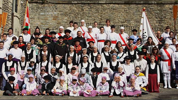Hamabost urte bazterrak dantzaz josten