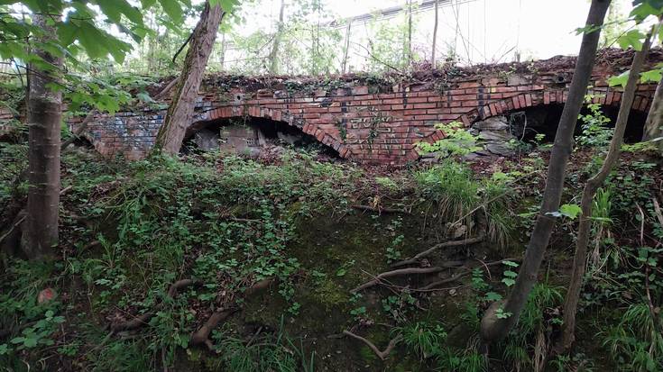 Harrizko mugarri bat aurkitu dute Batan ibaian egindako lehengoratze lanetan