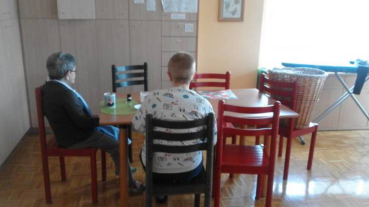 Apdemak berriz salatu du elkarteko etxebizitzen "egoera kezkagarria"