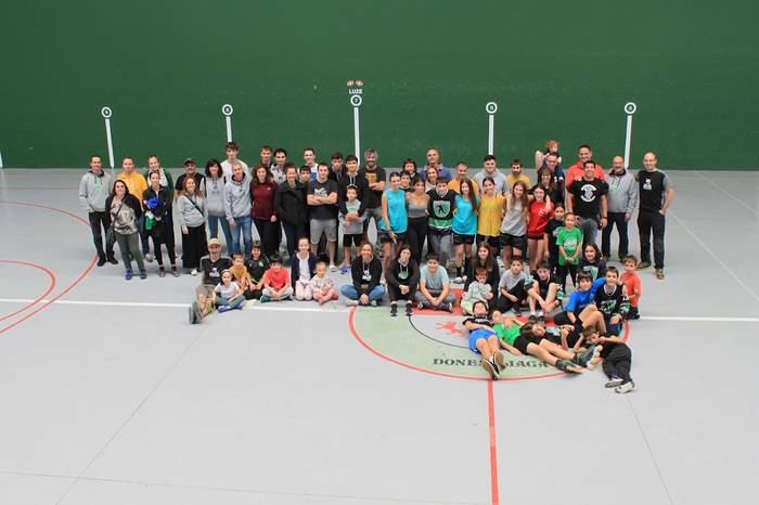 Muskerren komunitatea; narrastiak baina ez narrasak