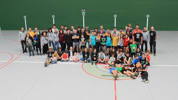 Muskerren komunitatea; narrastiak baina ez narrasak