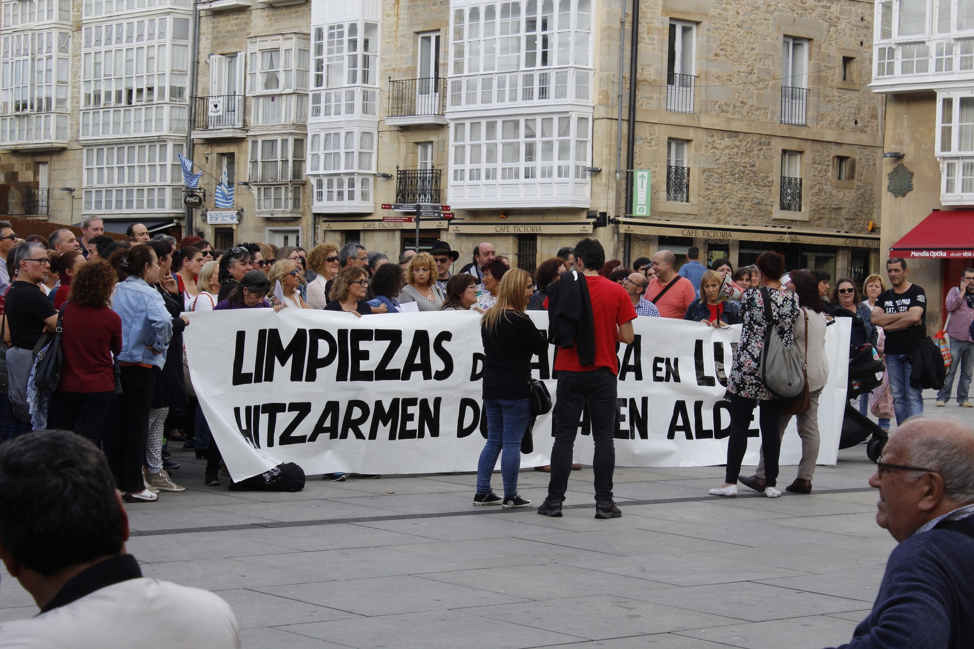 Protesta egin dute garbiketa arloko langileek, hitzarmen duina lortzeko