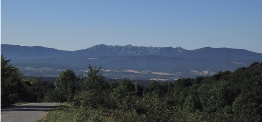 Ahizpen artean mundu bat