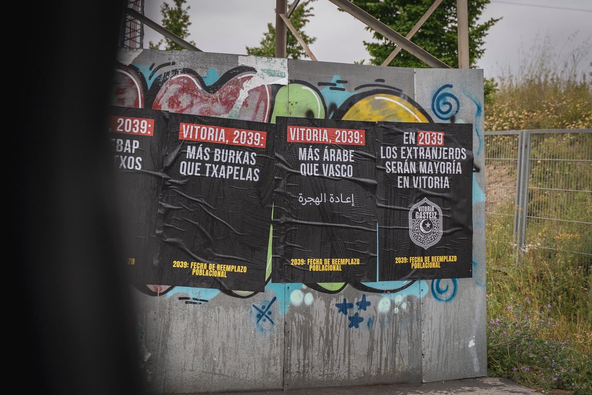 Voxen kartel arrazistak ikertzeko eskatu dio Etxebarria alkateak Udaltzaingoari