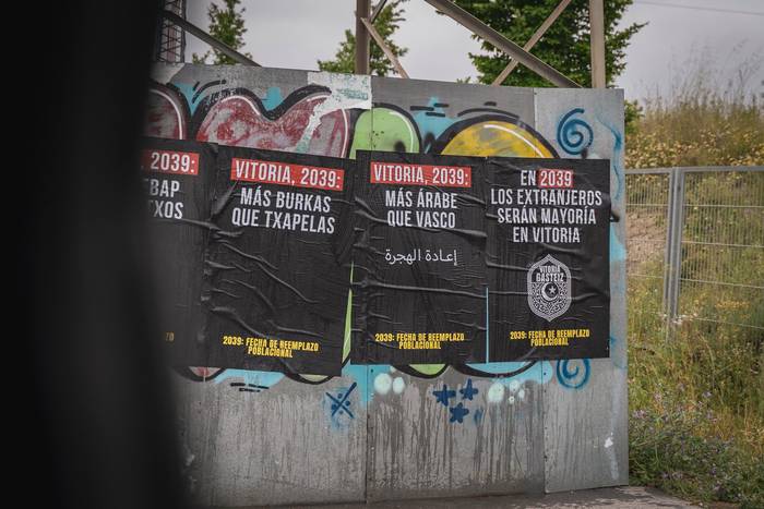 Voxen kartel arrazistak ikertzeko eskatu dio Etxebarria alkateak Udaltzaingoari