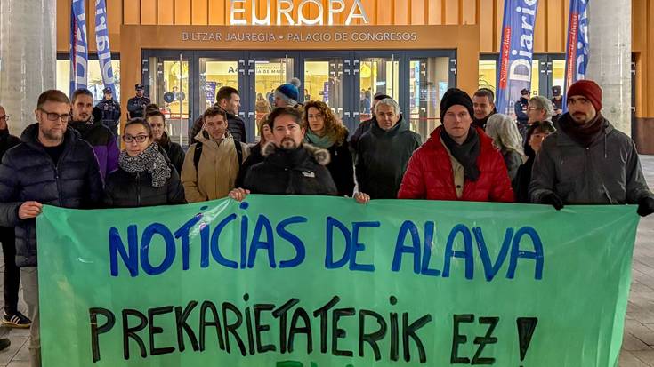 Noticiaseko langileek protesta egin dute egunkariaren 20. urteurrenean