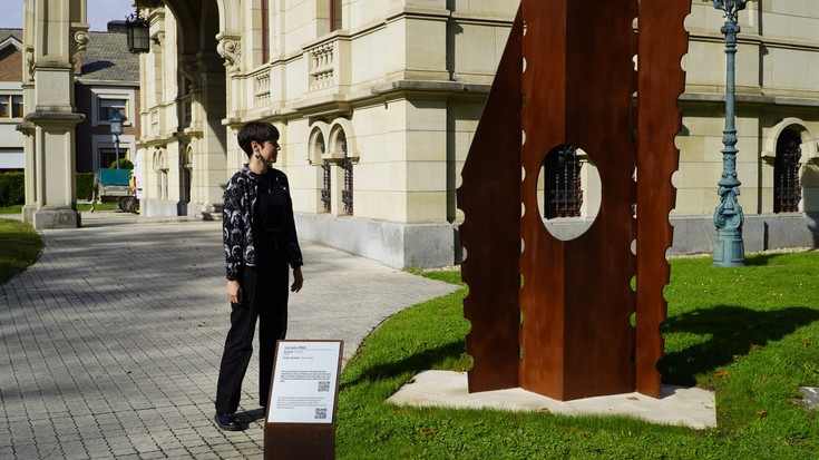 Arte Ederren Museoak eraikinaren sustrai esklabistak aitortu ditu 'Arrastoa' eskulturarekin