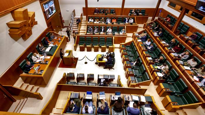 Aranaren gaineko "gehiengo aurrerakoia" ikusarazi dute