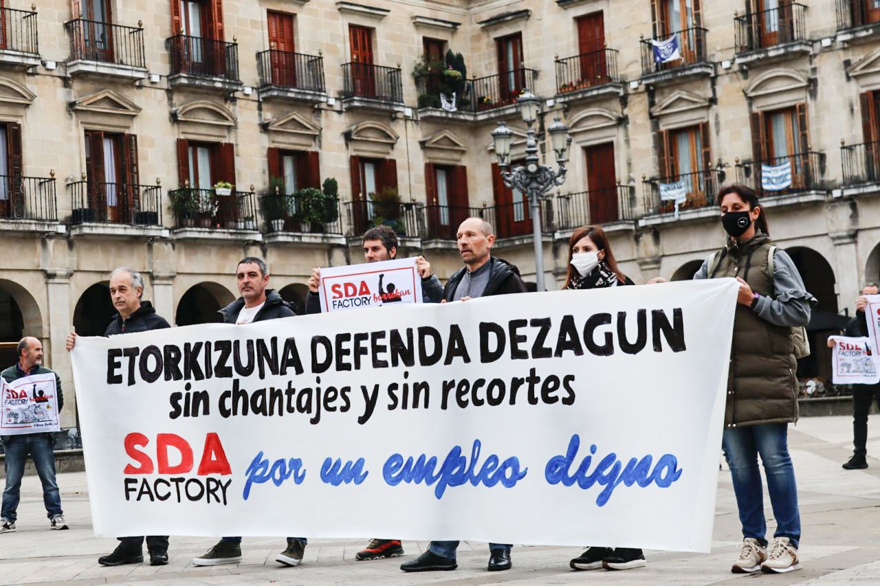 SDA Factoryko langileek Urtaranen inplikazioa eskatu dute murrizketen aurrean