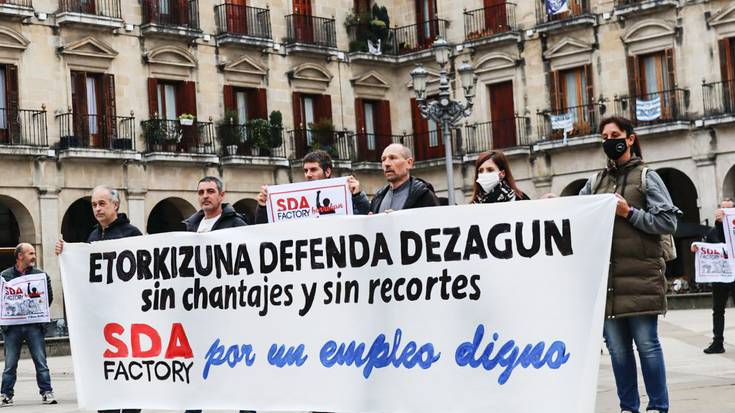 SDA Factoryko langileek Urtaranen inplikazioa eskatu dute murrizketen aurrean