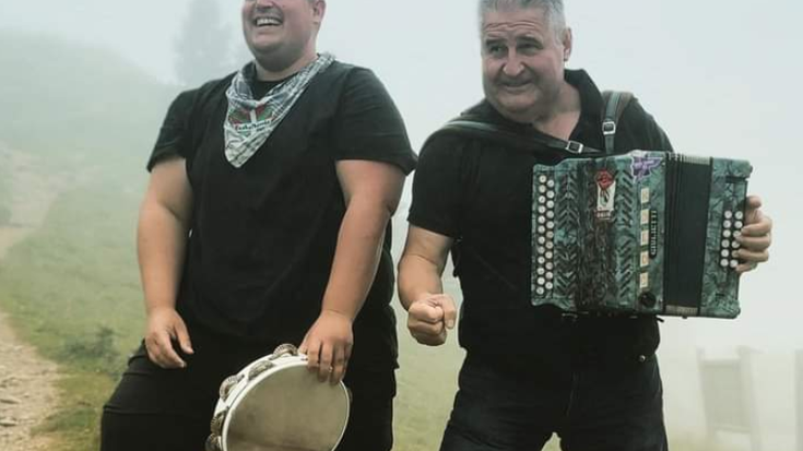 Etxebarri aita-seme trikitilariak