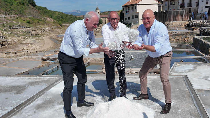 Gatza biltzen hasi dira Añanan