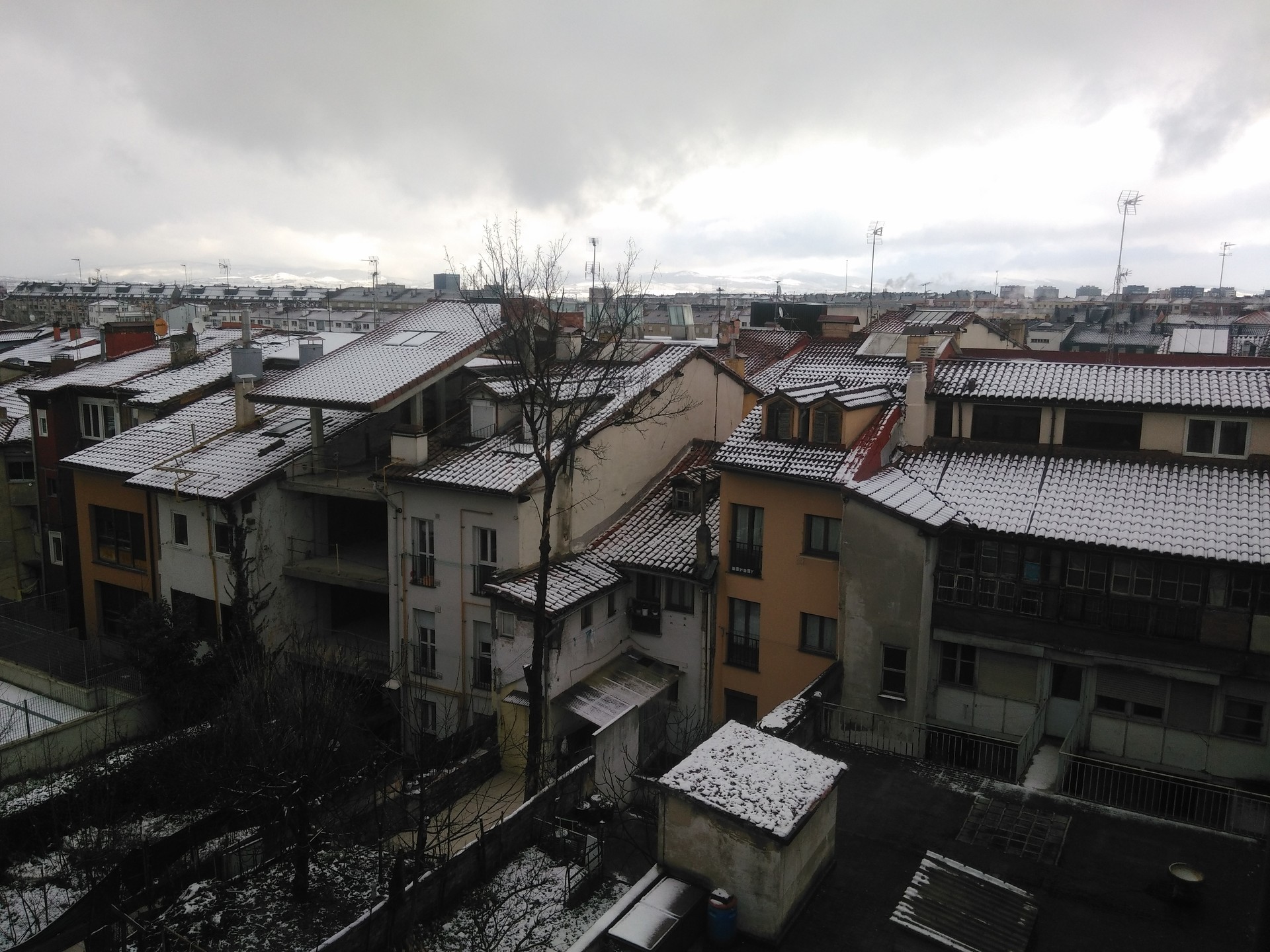 Hotz handia eta elur-kota 300 metrotan astearte honetan