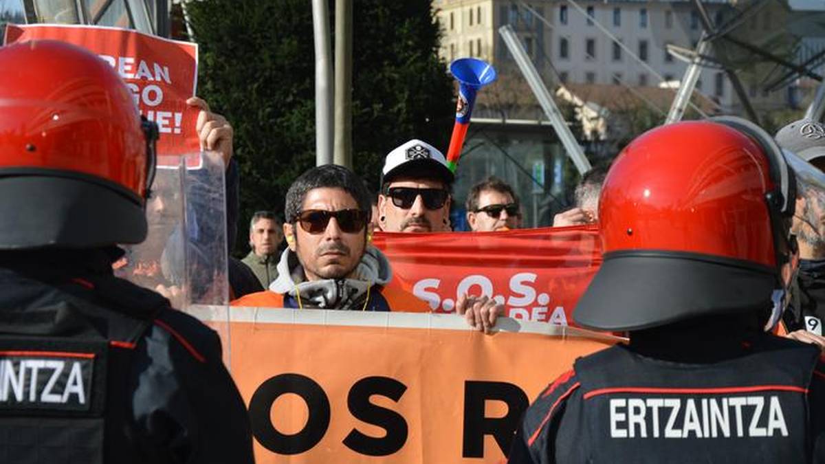 Espedientea errefusatu dute Tubacexeko langileek