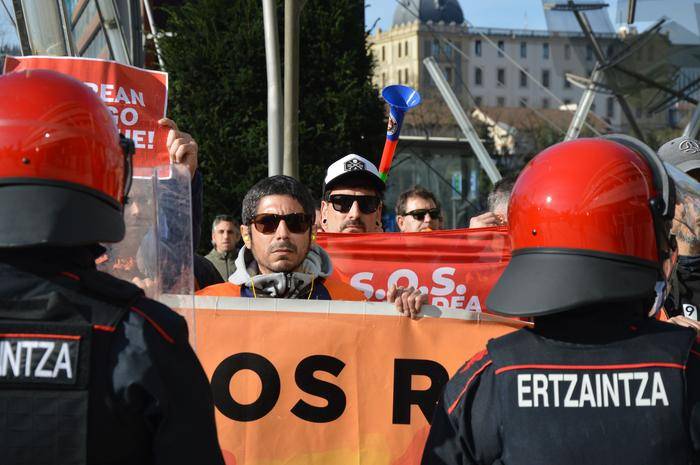 Espedientea errefusatu dute Tubacexeko langileek