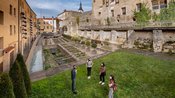 Gasteizek 225 bisita gidatu eskainiko ditu uda honetan