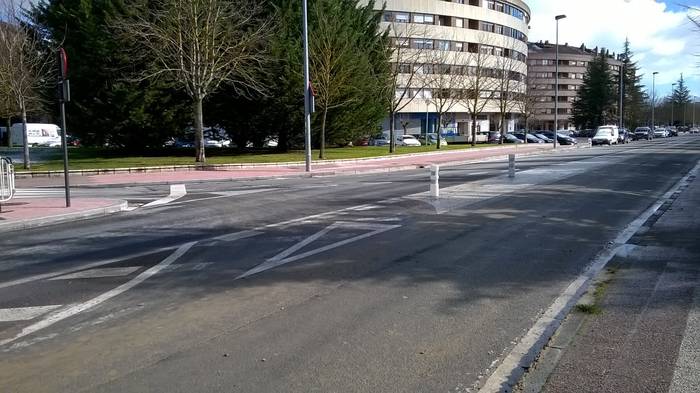 San Martin auzotik Borinbizkarrara joateko bidea zabaltzeko eskatu dute bizilagunek