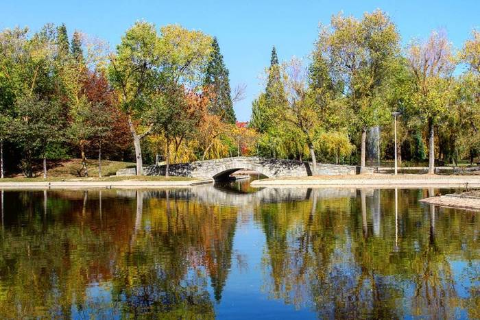 Gizonezko baten gorpua aurkitu dute, indarkeria zantzuekin