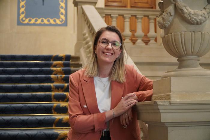 "Hemen gelditu nahi baduzu, euskaldundu beharko duzu"