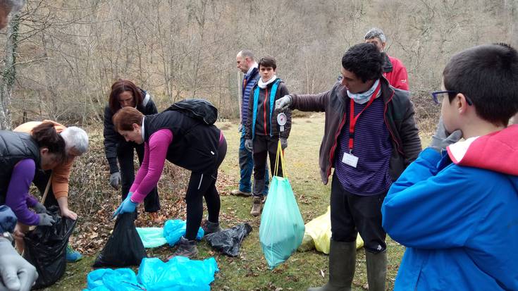 150 kilo zabor inguru jaso dituzte Lezen, Zaldibartxon eta Zalduondon