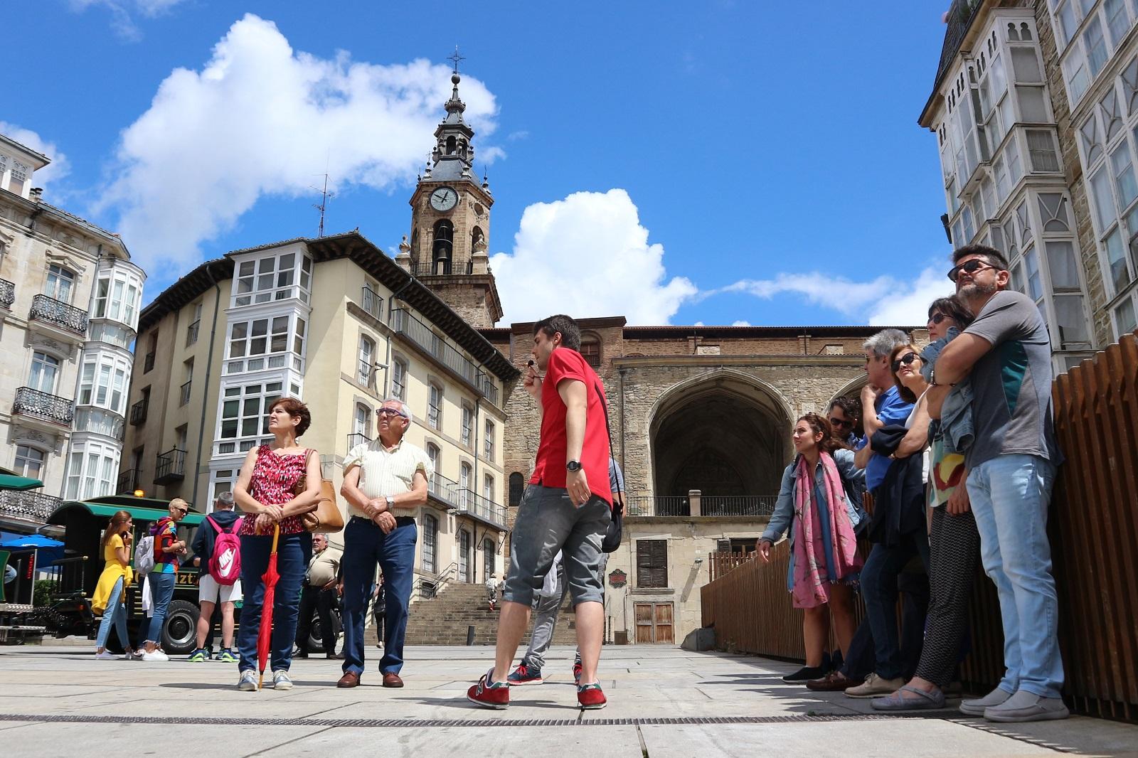 Atzo eta gaurko Gasteiz, 'giri' baten azaletik