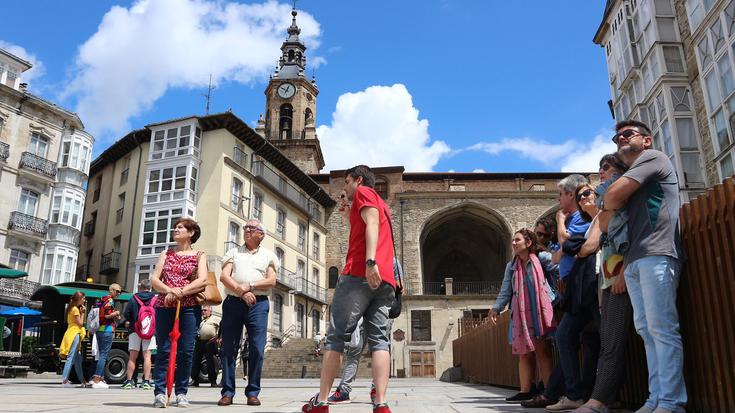 Atzo eta gaurko Gasteiz, 'giri' baten azaletik