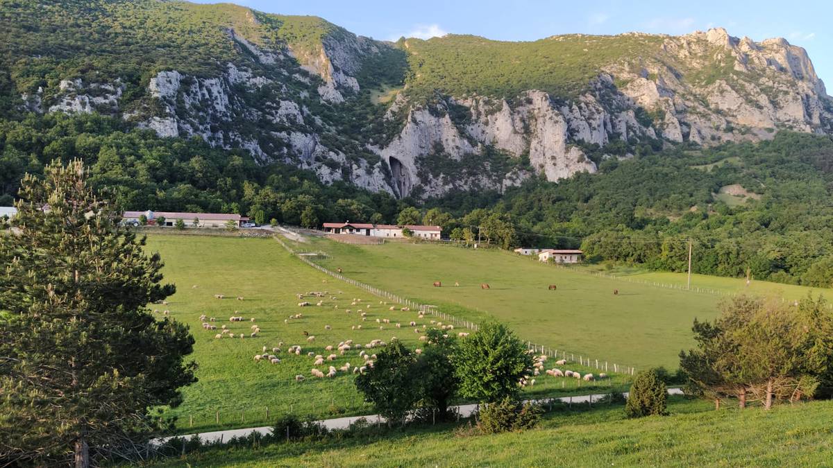 Lezeko aparkalekuan bizikletarako atsedengune bat egokituko du aldundiak