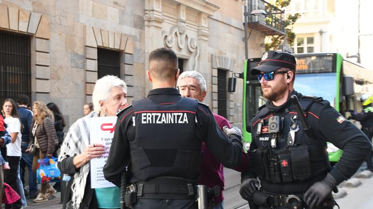 Global Sumud Flotillaren kontra Israelek egindako erasoa salatu dute Gasteizen