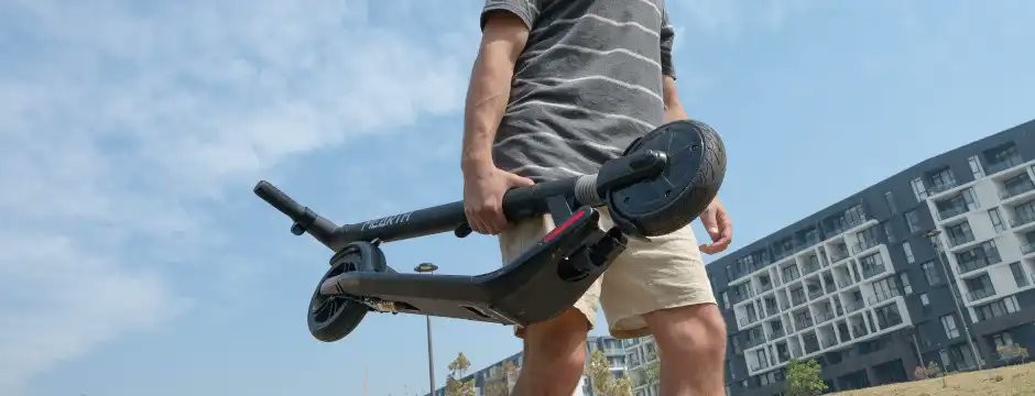 Patinete elektrikoek debekatuta jarraituko dute Tuvisan