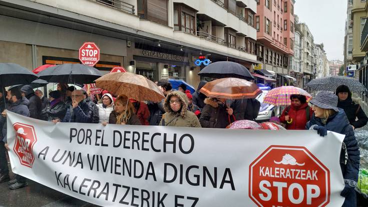 Bouchra eta semea kaleratu dituzte