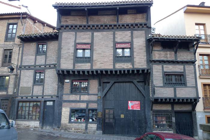 [BISITA GIDATUAK GEUREKIN] Gasteizko alde zaharra