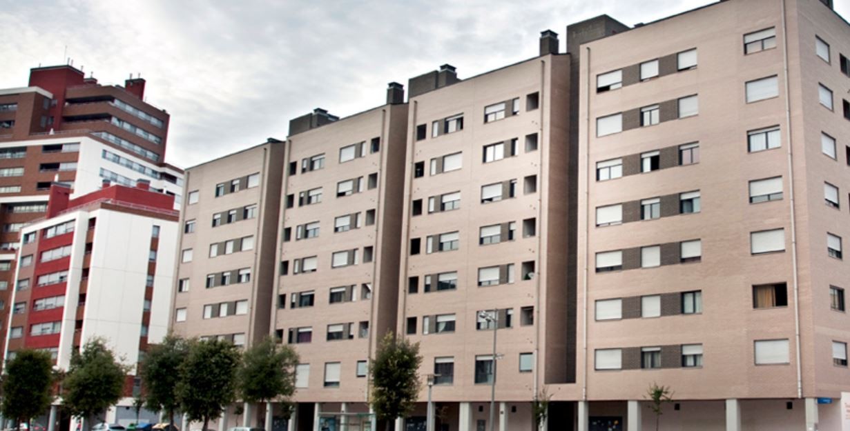 Vitalquilerren 500 etxebizitza "putre funts" baten esku gelditu dira