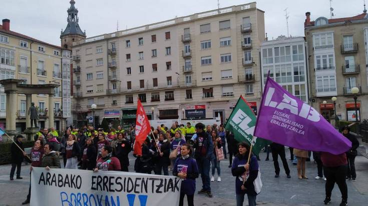 Sei urteko borrokaren ondoren, erresidentzietako lehen hitzarmena lortu dute