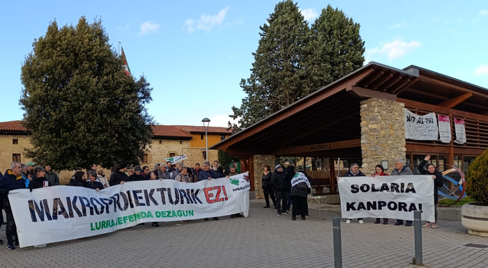 Solariaren kontratuen "arriskuez" ohartarazi dituzte Gaubeako herritarrak
