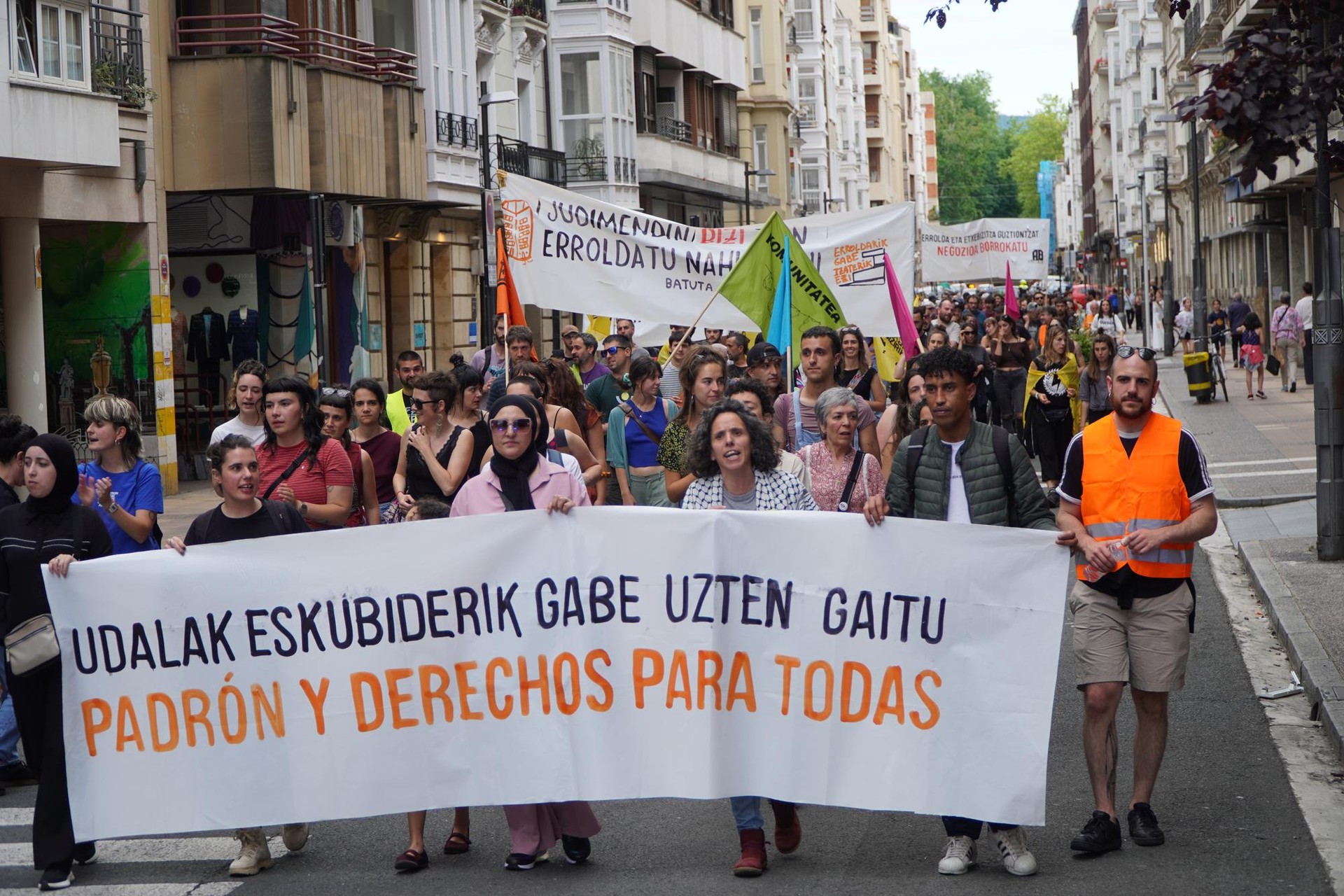 Gasteizko Udalaren "errolda politika arrazistak" salatu dituzte