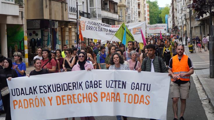 Gasteizko Udalaren "errolda politika arrazistak" salatu dituzte