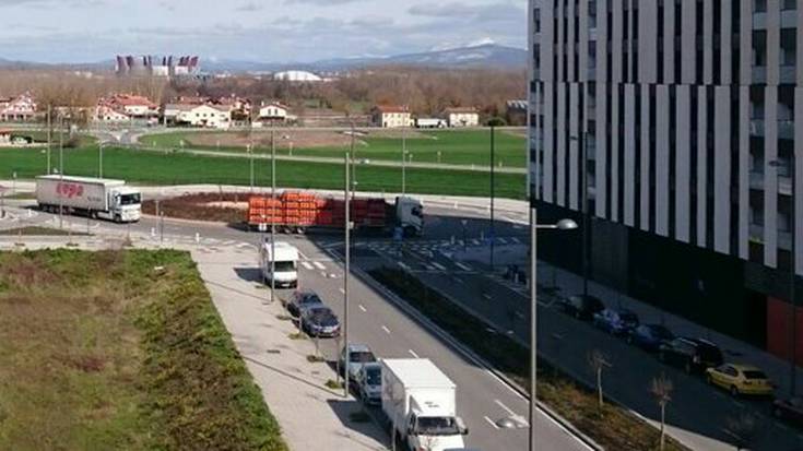 Trafiko astuna Arkaiatetik ateratzeko eskatu dute bizilagunek