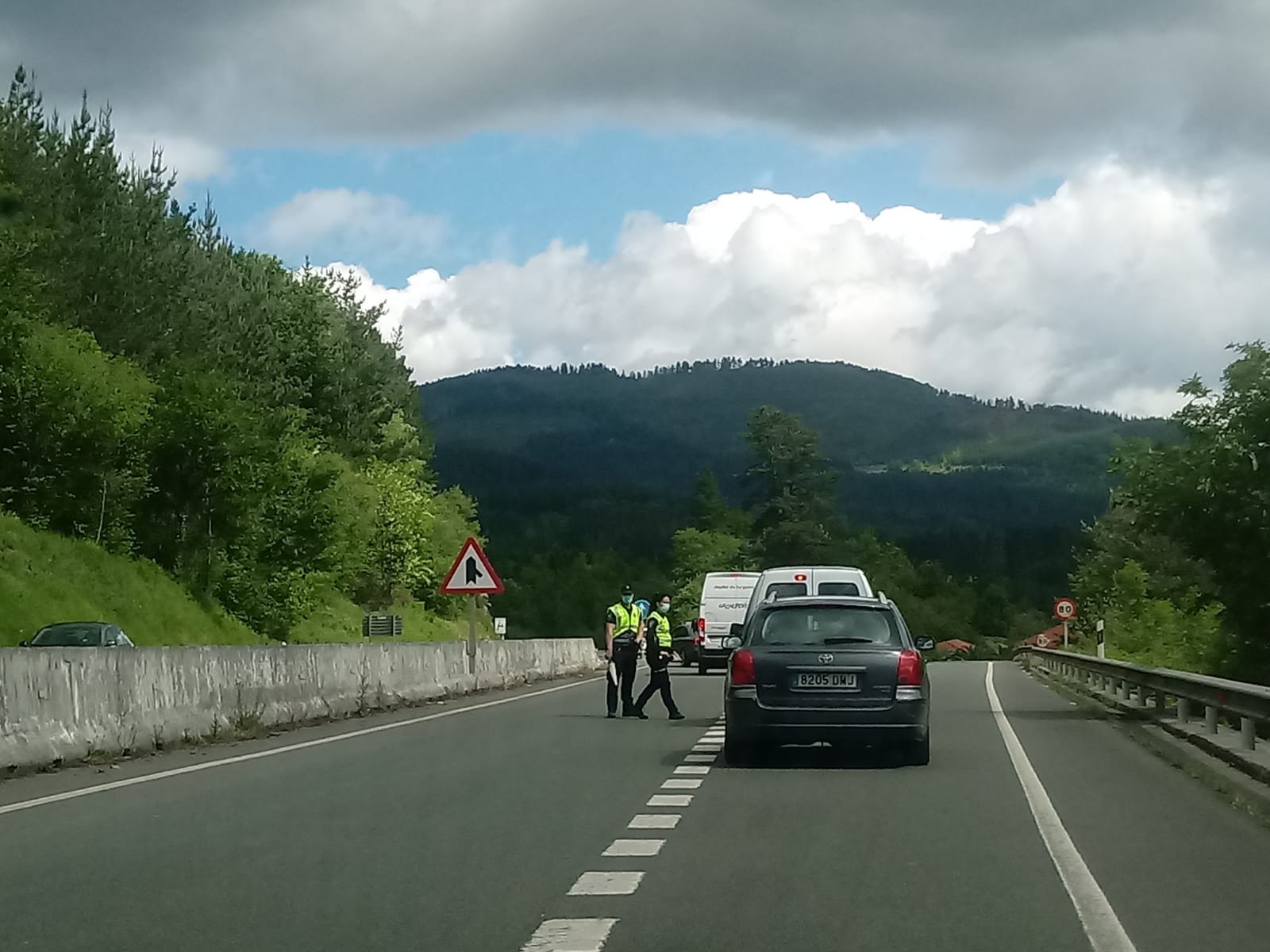 Pertsona bat hil da Luiaondon, lau ibilgailuren arteko istripu batean