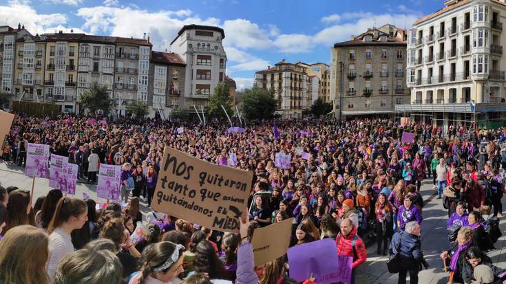 Mugimendu feministari San Migeleko balkoia erabiltzeko baimena ukatu dio Udaltzaingoak