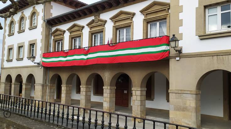 Ikurrinak, etxetik lau haizetara