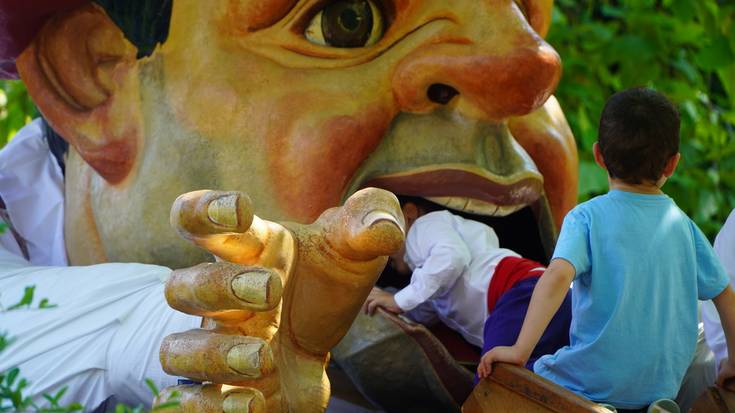 Gargantuak asperdurak irentsi ditu