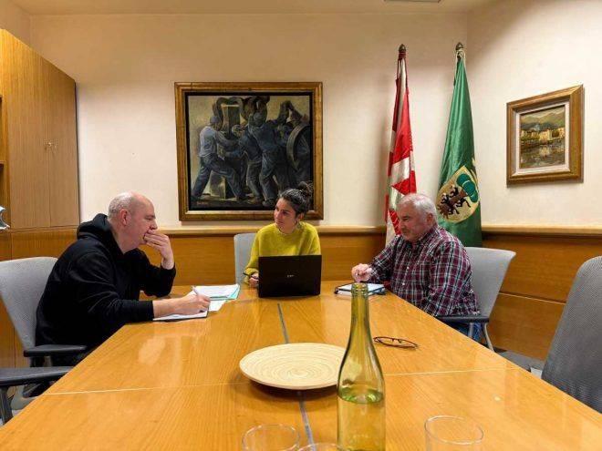 Kalean bizi diren pertsonei arreta emateko estrategia adostu dute Aiaraldean