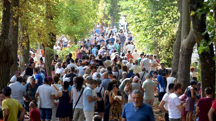 33 urte bete ditu Angostoko Azokak