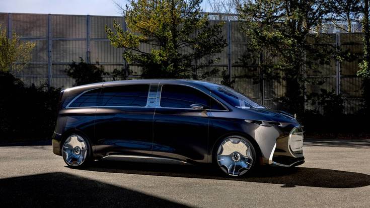 Ehun langile baino gehiago behar ditu Mercedesek