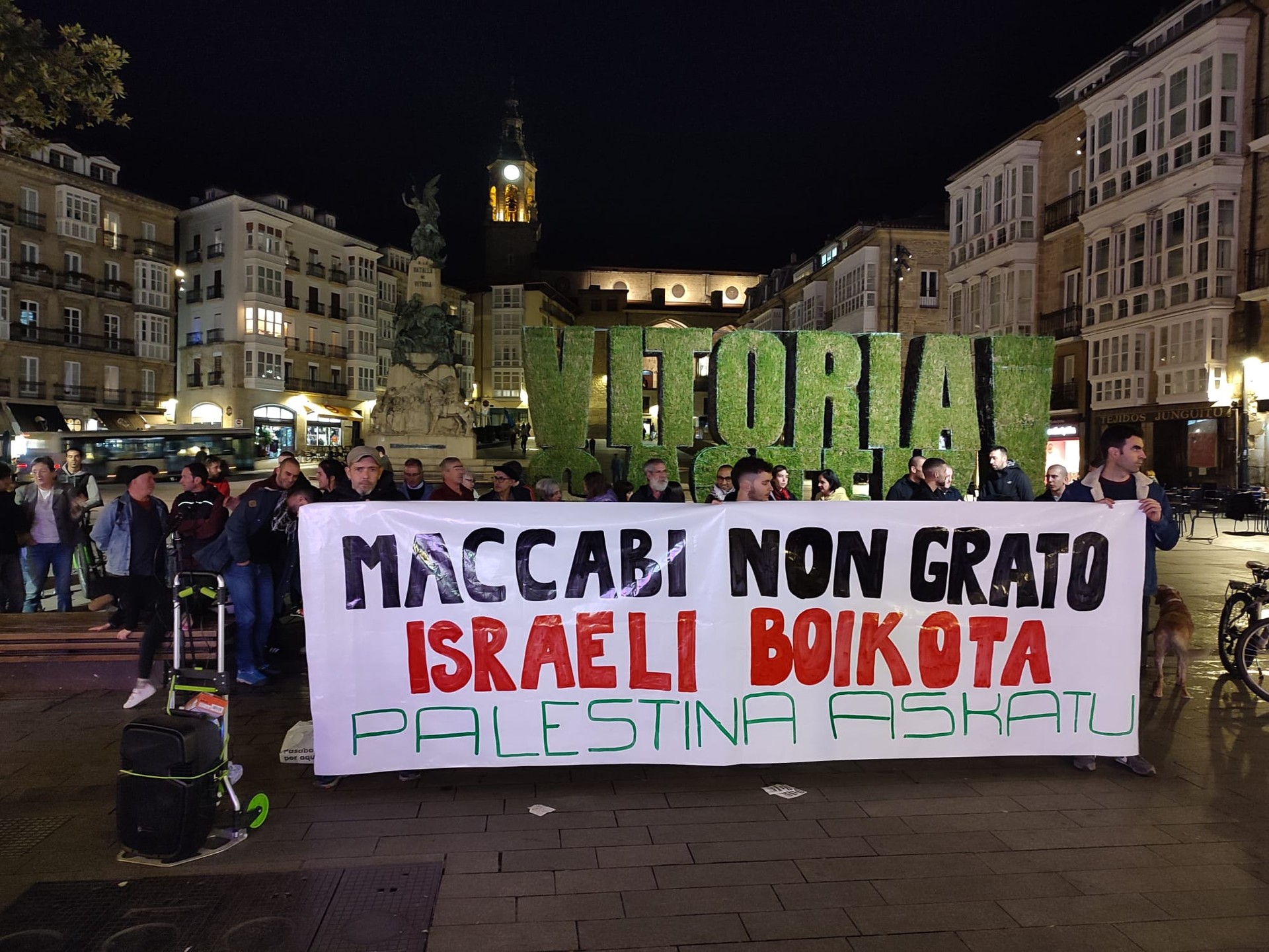 Maccabi "apartheid erregimenaren kirol enbaxadorea" dela salatu dute