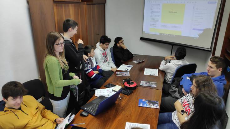 Ekialdeko prentsa tailerrak ALEA ezagutu du