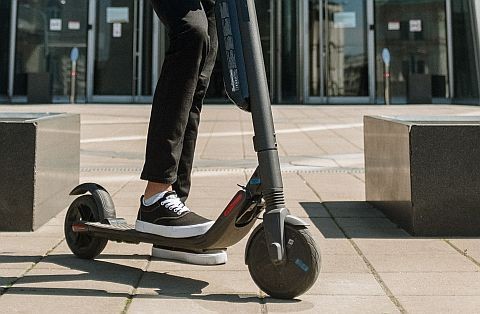 Araudia urratzen duten patineteak zigortzen hasiko da Udaltzaingoa