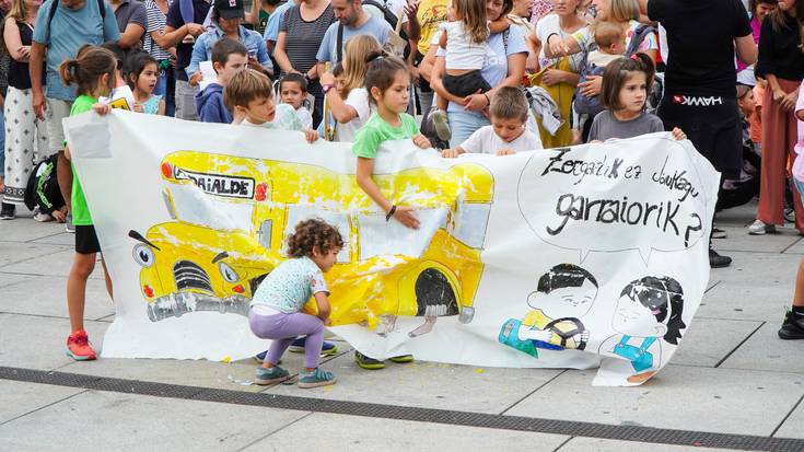 Hezkuntza Sailak ordaina emango die eskola garraiorik gabe izan diren familiei