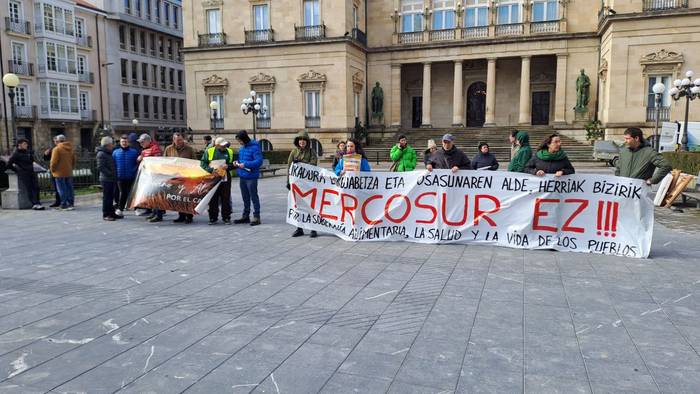 Mercosur itunaren aurkako manifestaziora deitu dute